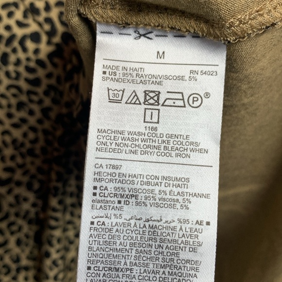 Old Navy Luxe Leopard Print Tee - Picture 5 of 6